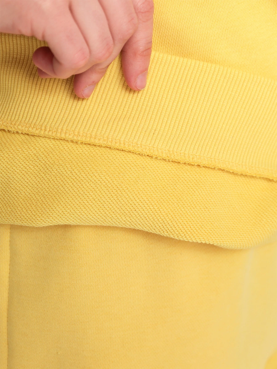 Свитшот свободного кроя желтого цвета с вышивкой